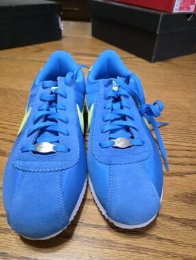 Nike Kids Cortez Size 6y/7.5w Blue & Neon Green Brand New!